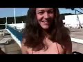 Fail! Empujando a chica en bikini a la piscina