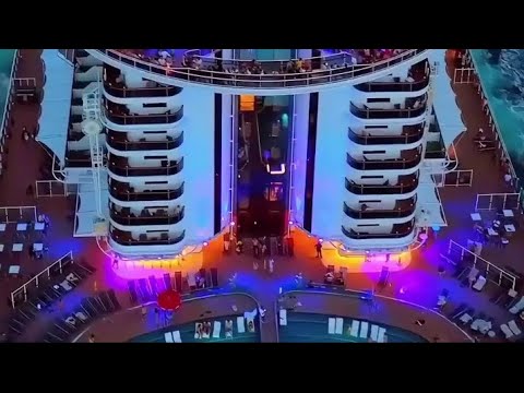 6 INCREDIBLE Houseboats - Homes on Water