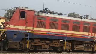 preview picture of video 'WAP4 coupling and panto change'