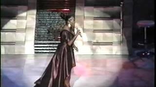 Patti LaBelle - Isn&#39;t It A Shame [Live] When A Woman Loves