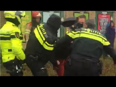 Politiewetenschapper: 'Klappen door agent Almere hoogstwaarschijnlijk niet nodig geweest'