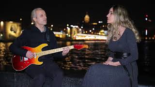 Musik-Video-Miniaturansicht zu Bir Ay Doğar Songtext von Pınar Kaleli İlhan