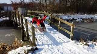 preview picture of video 'Buzzy gaat logeren en samen spelen in Buitenpost, Friesland'