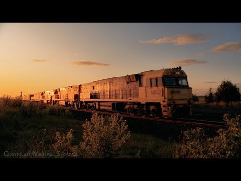 4PM6 Pacific National Container Freight Train At Sunset (8/10/2022) - PoathTV Australian Railways
