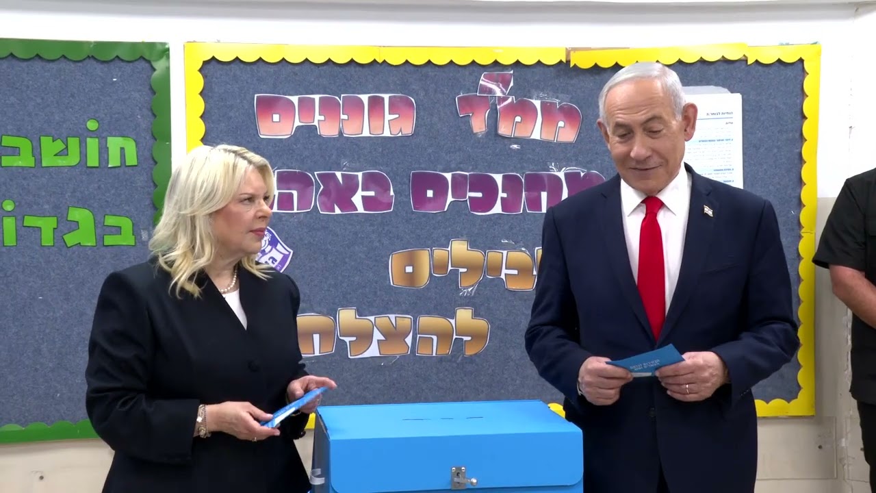 ראש הממשלה נתניהו ורעייתו בקלפי בירושלים
