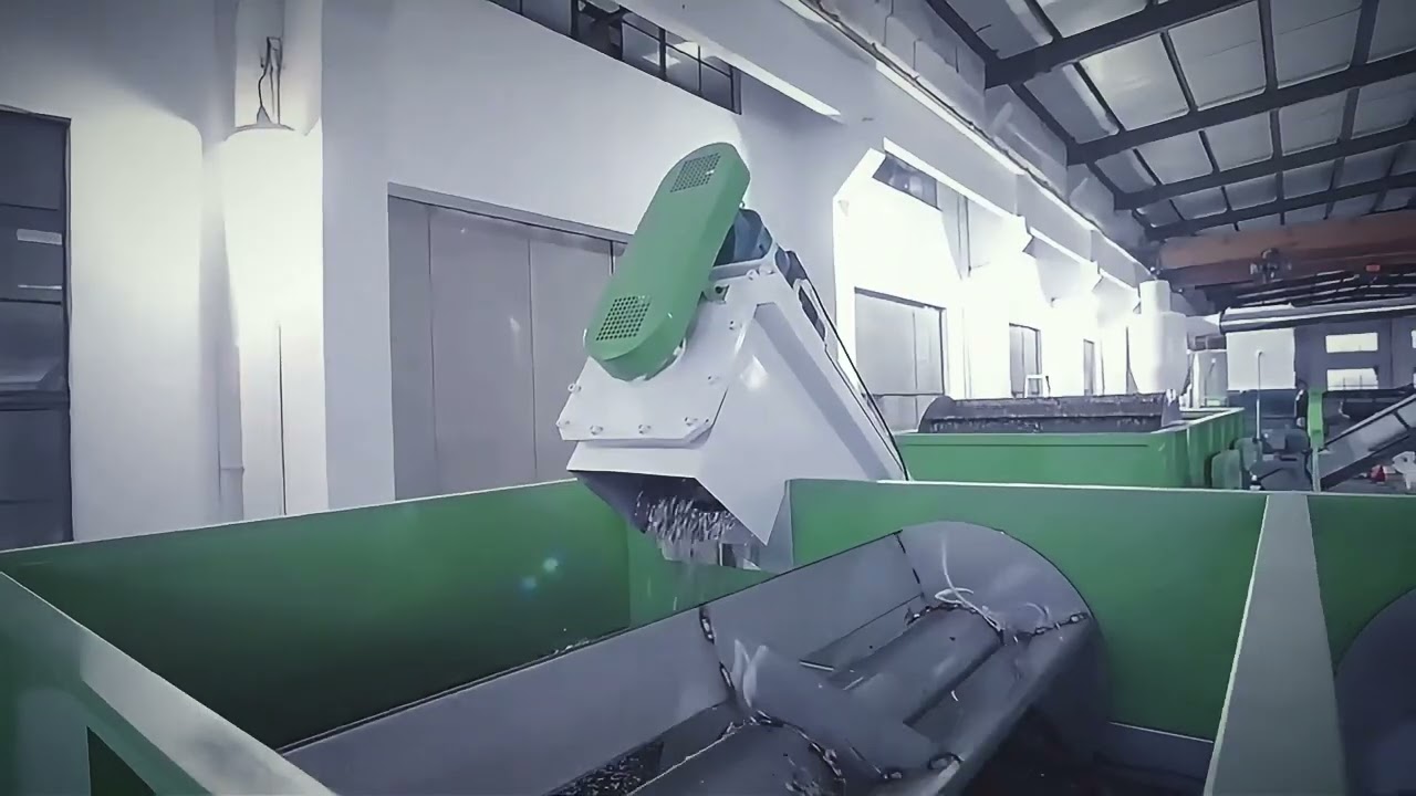 Coperta videoclipului despre linia de reciclare a sticlelor PET
