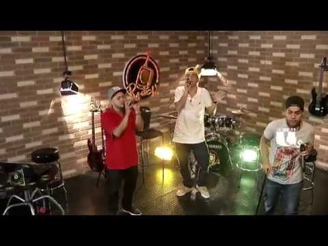 Díaz con el micro ft Rayan Castro-  Los mismos de siempre (Radio U)- Sound System