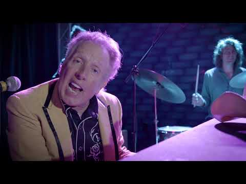 YouTube video about: Who is the piano player in the saracen casino commercial?