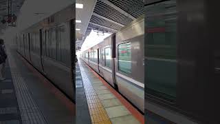 223系新快速　新大阪駅8番のりば到着
