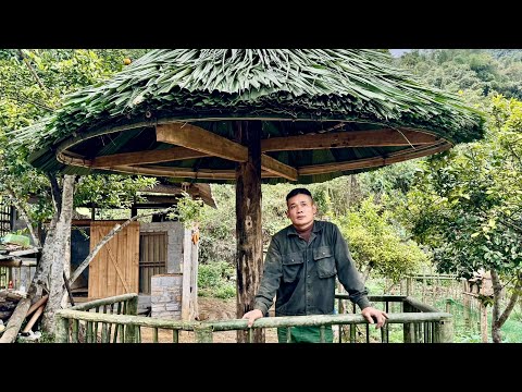 The young soldier is gradually finishing the rest hut.