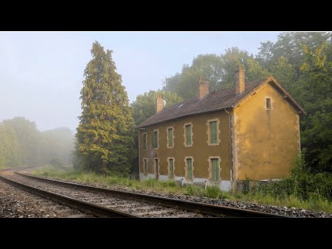 Seorang wanita berusia 93 tahun tinggal di rumah Prancis yang TERABANDON ini!