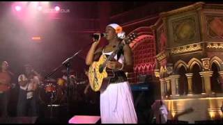 India Arie - &quot;Can I Walk With You&quot; + &quot;Not The Average Girl&quot; - Live