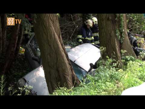 0297 TV - Auto belandt in de sloot langs N402
