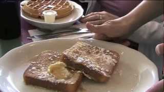 preview picture of video 'Breakfast at Casey's Diner - Plaistow, New Hampshire'