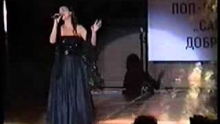 Sofia singing 