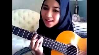 Download lagu Cewek Main Gitar Akustik mp3 Download lagu Cewek Main Gitar Akustik mp3