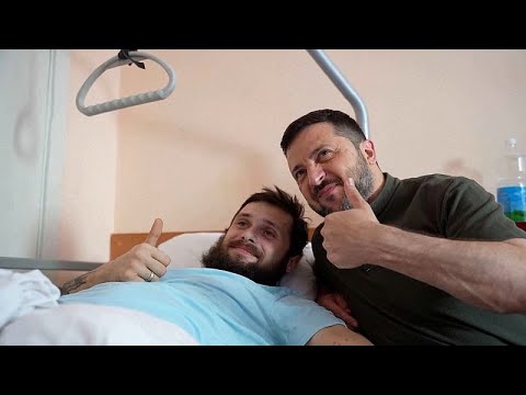 Zelenskyy visits wounded soldiers at military hospital in Kharkiv
