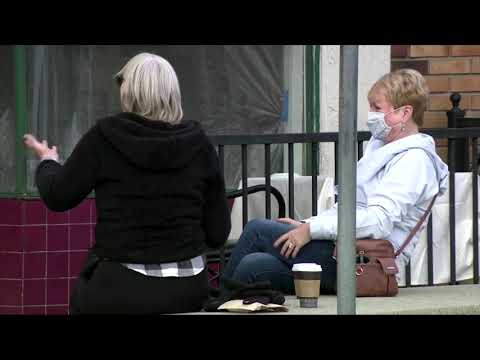 二重マスクはCOVID-19からの保護を強化します。 (Double masks offer better protection against COVID-19)