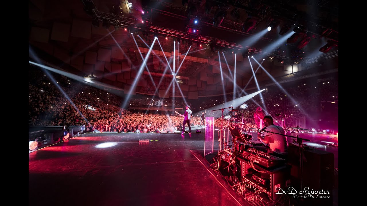 Watch Now Modà - Per Una Notte Insieme (Official Live Video) Modà - Per Una Notte Insieme (Official Live Video)