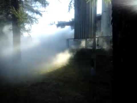 siwy dym na fabryce glinik