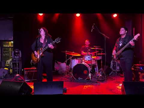 Joanna Connor ~ When The Levee Breaks