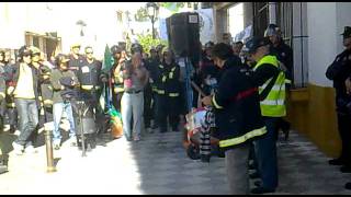 preview picture of video 'Manifestación Bomberos Andalucía - Coria del Río 16-11-11'