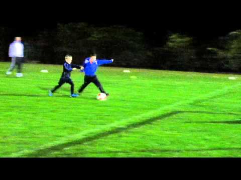 SVS F7 - Training : tegelijkertijd sprinten, die de bal heeft schiet op doel (19 nov 2012)