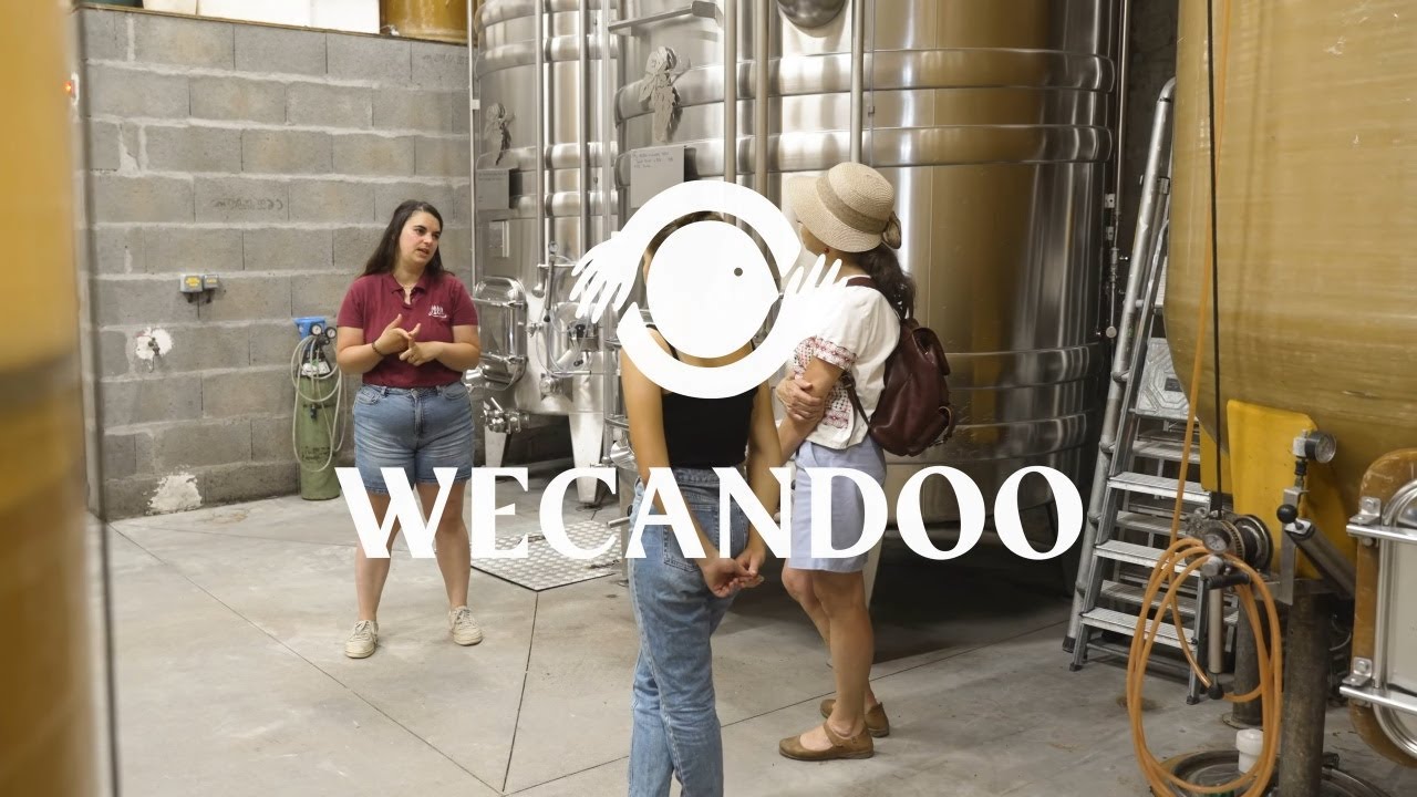 Dégustez des vins accompagnés d’une planche apéro dans une cave troglodyte avec Clara et Diane - Video