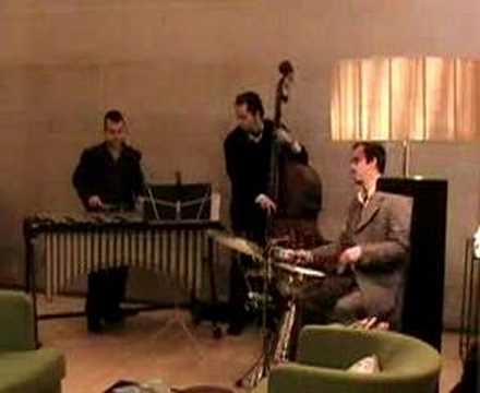 Leonardo Cioglia Trio - Eu e a Brisa (Johnny Alf)