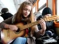 Девочка офигенно поёт и играет на гитаре 