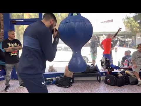 Ricky Funez shows Hamza "baa boo" combo hook + uppercut  - esnews boxing