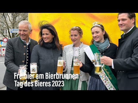 Freibier für alle zum Tag des Bieres 2023 am Bierbrunnen in München mit Ministerin Kaniber