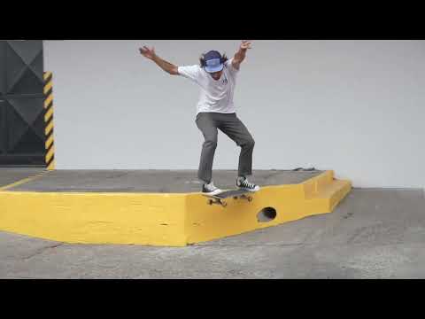 Santiago Goicoechea: Converse Chuck Pro Mid | DOCESEIS