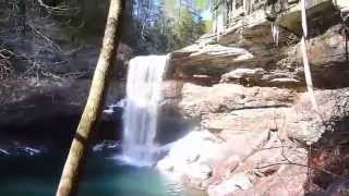 preview picture of video 'Hiking Stone Door and Greeter Falls at South Cumberland State Recreation Area'