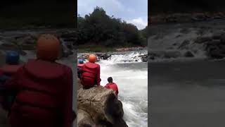 preview picture of video 'FAMILY FUN RAFTING TELKOM GROUP SUMUT TIMUR'