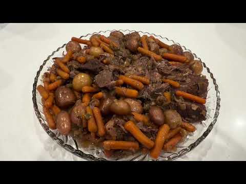 Slow Cooker Beef chuck roast, potatoes & carrots!