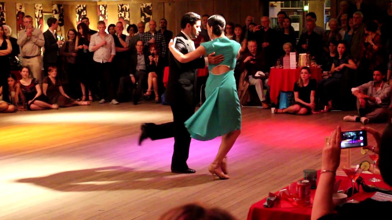 Adrian & Amanda Costa - Seguíme Si Podés