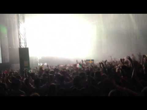 Sebastian Ingrosso & Alesso (Dubvision - Redux vs Nadia Ali - Pressure) - Creamfields 2013