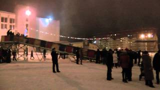 preview picture of video 'Новый год 2012 на городской елке Усинска'