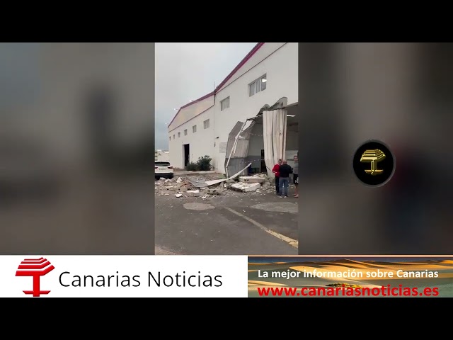 Una guagua pierde los frenos y revienta un muro en Lanzarote