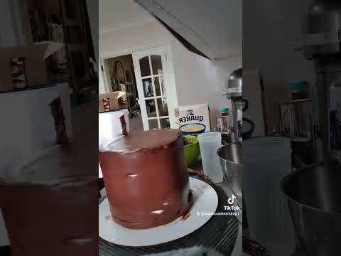 Cum punem crema exterioară pe tort