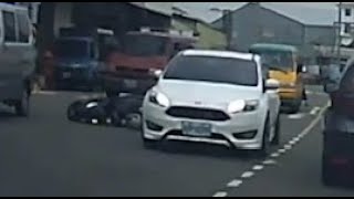 【車禍影片】白車真的有夠衰...（2024.04.23 新竹縣竹北市中正西路
