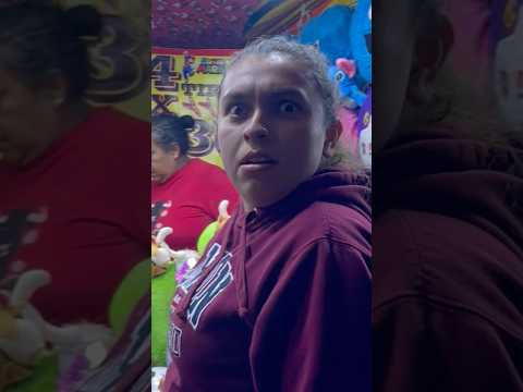 Mi novia intentó ganarme un premio en la feria… pero el juego estaba TRUQUEADO 😭🎯 #monkees #Shorts