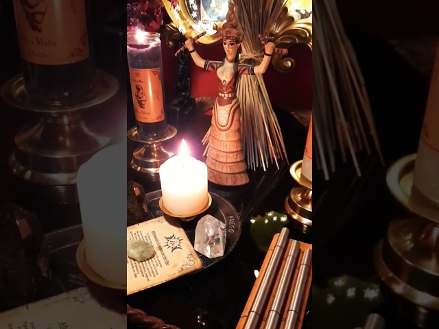Vídeo relacionado con BLESSUME Altar Tarot Mesa Paño Divinidad Wicca Terciopelo Paño con Tarot Bolsa, One Size (Púrpura)