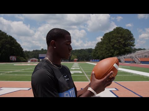 Player Tips: Mike Matthews On Using Your Eyes and Hands to Catch a Football