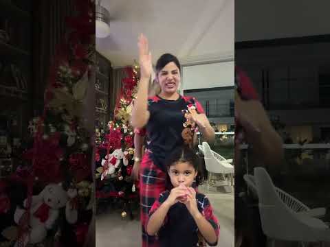 Chloe quería salir en el baile