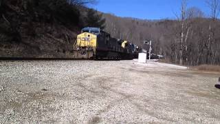preview picture of video 'CSX northbound at Camp 2, 12/26/13'