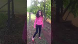Eu cantando uma das músicas do CD Para Frente de Sarah Frasson. O nome da música é Impressão