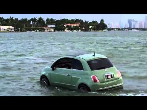 FIAT 500 navegando en Miami.