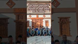 Download lagu A joint *sholawat* (prayer/praise for the Prophet) gathering during a circumcision and Aqiqah mp3